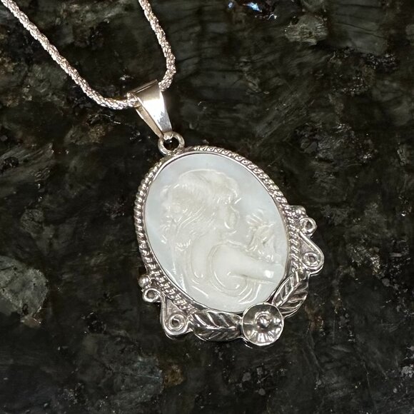 Carved Mother of Pearl Cameo Shell Sterling Silver Pendant Necklace 18" - Picture 1 of 5